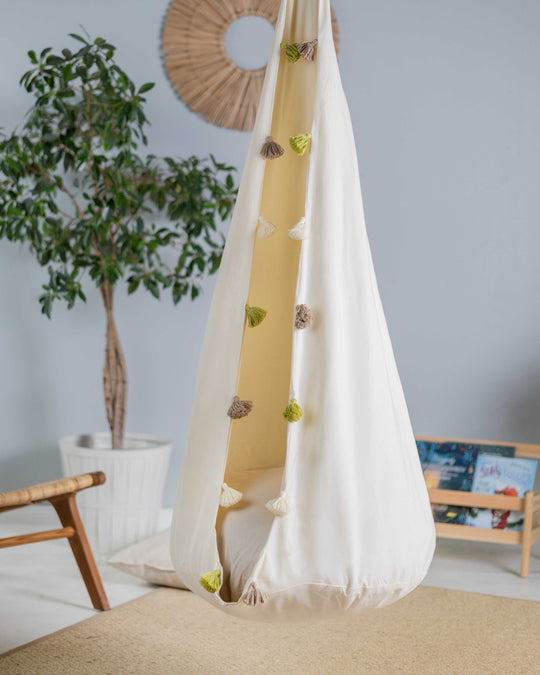 Cocon Suspendu Pompon Dansant | Collection Esprits Libres