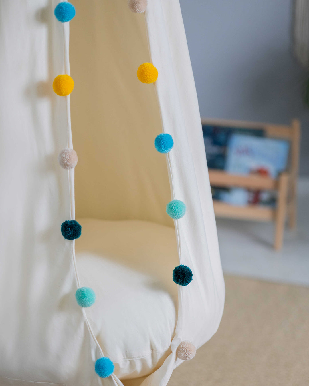 Hängekokon Schaukel Regenbogen Pompon | Reine Natur Kollektion
